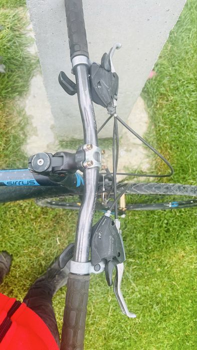 Bicicleta adusa din anglia sirrus carbon