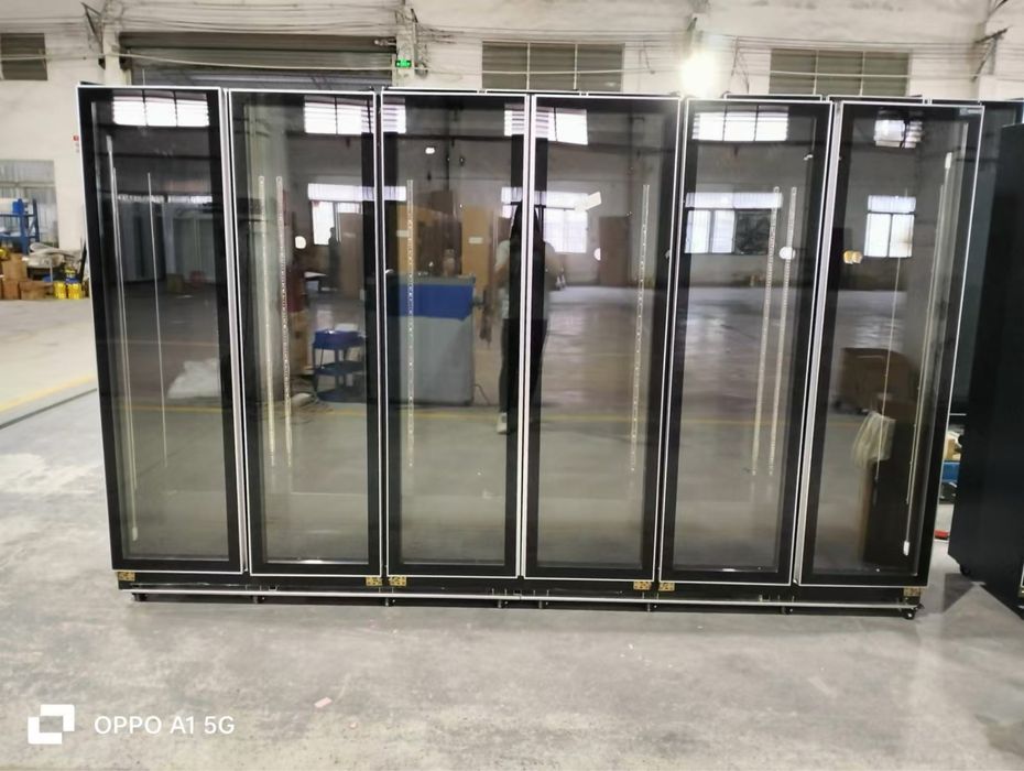 Vitrina frigorifica verticala cu 6 usi pentru bauturi si alimente 3,2m