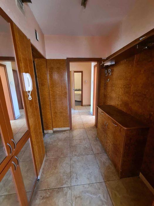 Многостаен Апартамент с Гараж – кв. Училищни, гр. Хасково