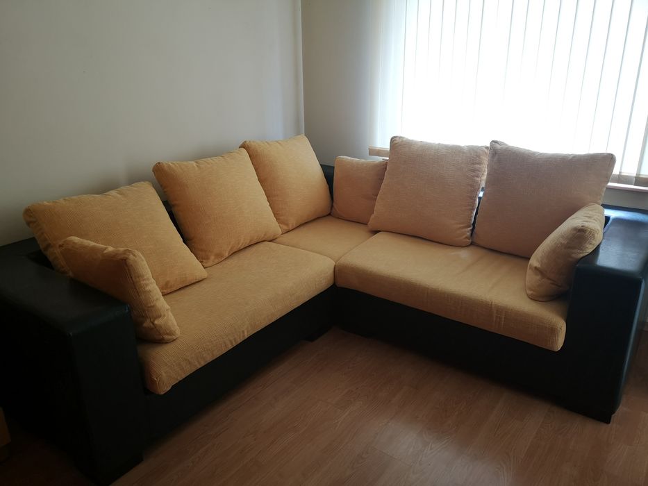 Продавам уникален поръчков диван с универсален ъгъл. Уникат, отличен