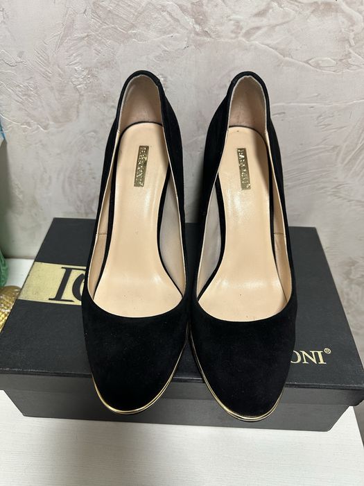 Замшевые  туфли.