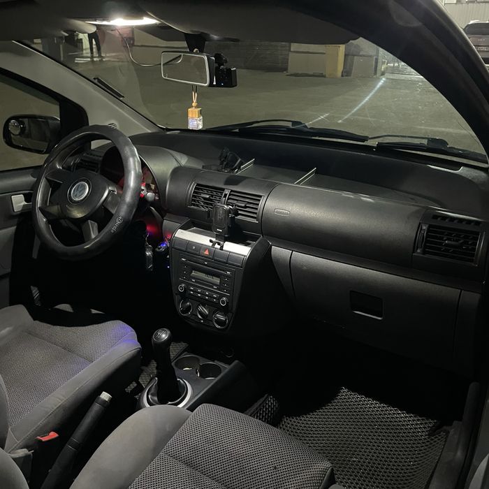 Авто Volkswagen Fox