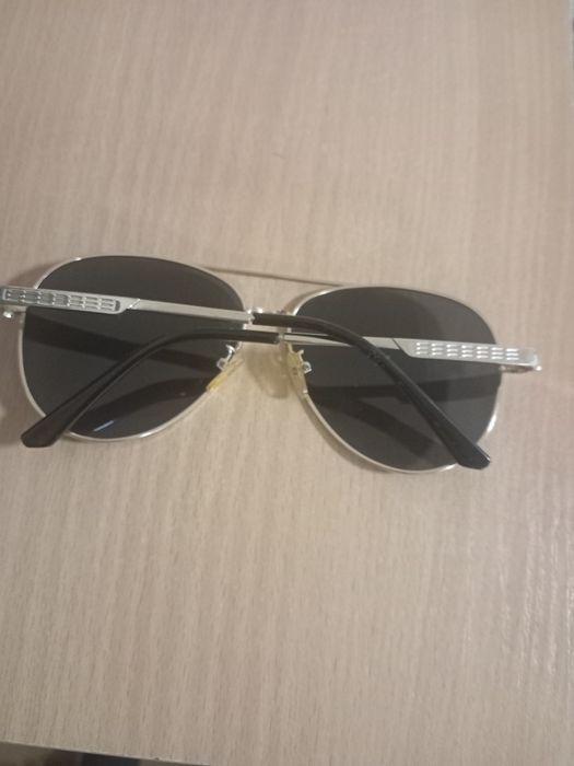 Слънчеви очила 10  €