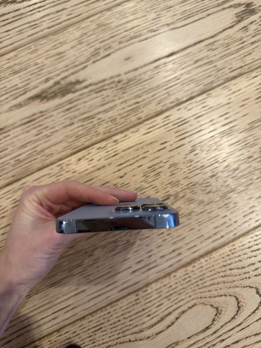 Айфон 13 про с чехлом prada