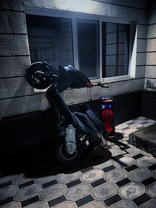 Продам м8 про срочно