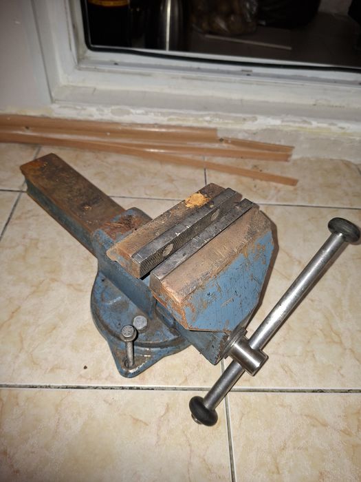 Тиски продам тиски