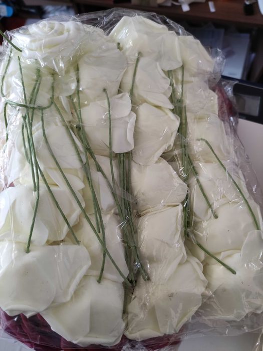 изкуствени зелени растения  мъх трева и рози за декорация