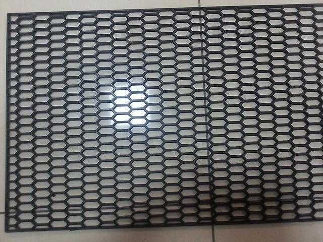 Решетка в бампер 40*120см