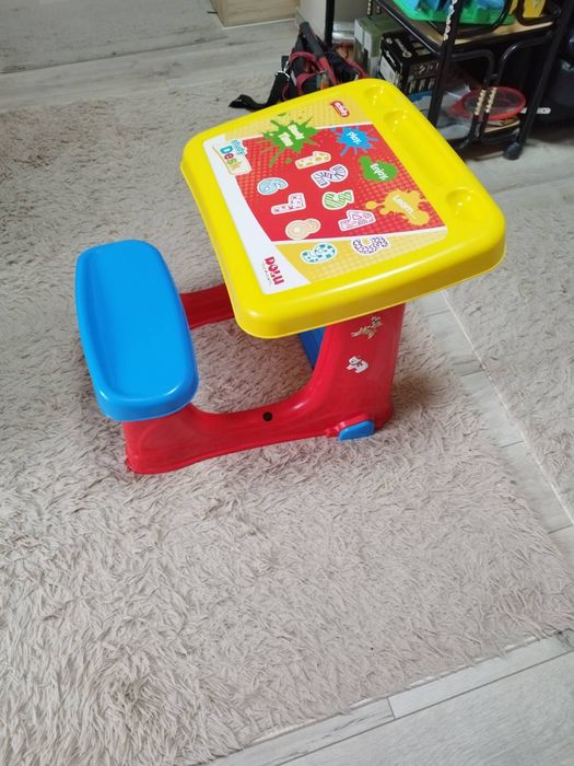 Продавам Детско бюро и детска люлка