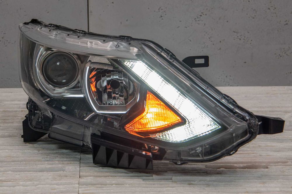 Комплект Фарове за NISSAN QASHQAI II J11 2014 - 2017 година