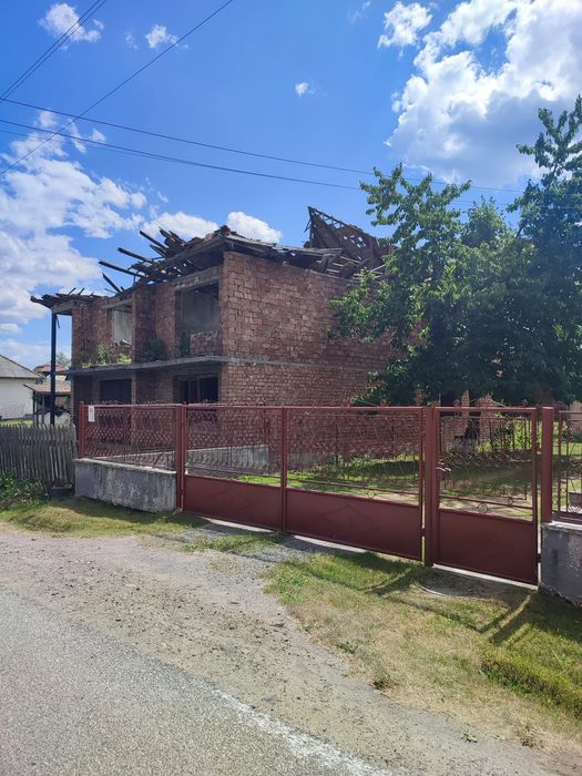 Teren cu potențial uriaș-Renovezi, Reconstruiești sau Demolezi.