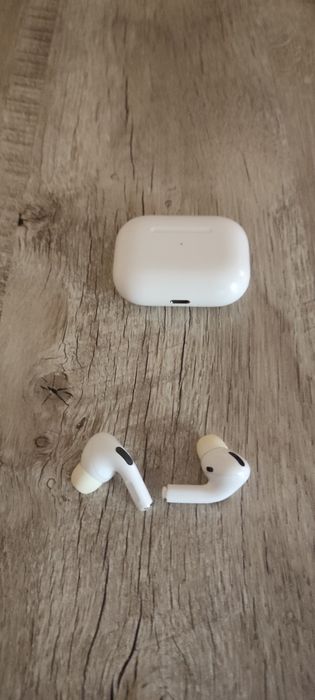 Buna ziua vând airpods pro 2 originale folosite dar într-o stare foarte bună livrez personal.Va mulțumesc.