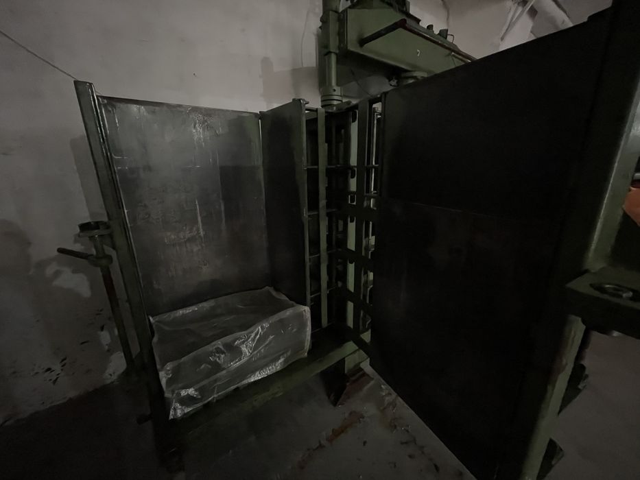 Преса/балировачка за дрехи