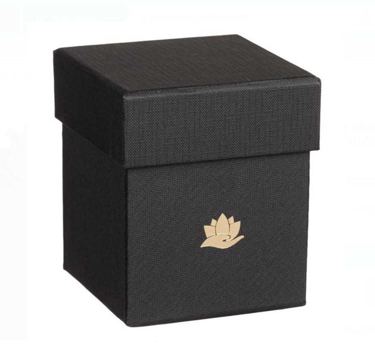 Вечна роза в  луксозна кутия