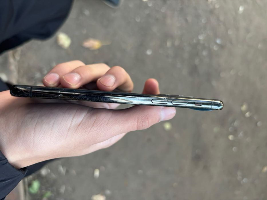 Продам айфон 11 про без экрана