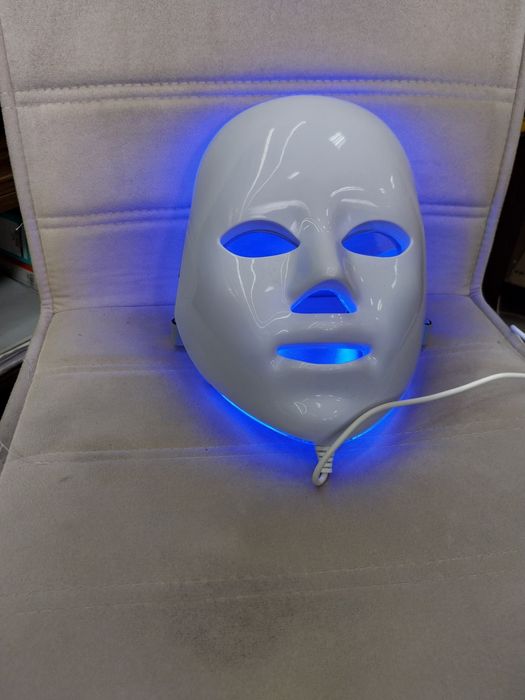 Козметична LED маска за лице.