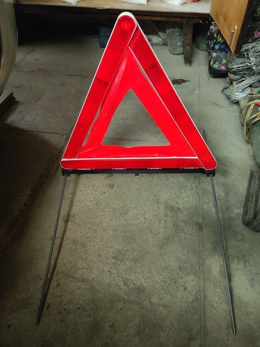 Аварийный знак для авто