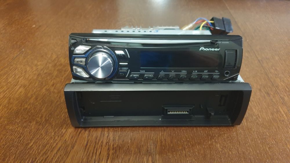 Авто радио плеър музика за кола Пайнер Pioneer CD MP-3 USB AUX