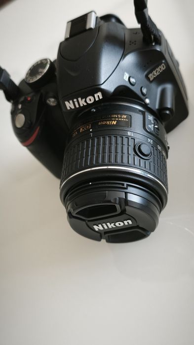 Nikon D3200 с обектив 18-55mm VR II