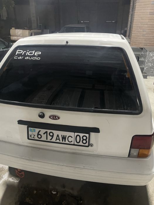 Машина Kia praid 1995 года