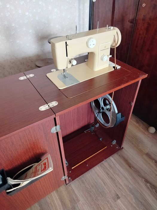 Швейная машина "Чайка" 132м