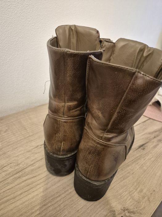 Ghete marou cu șiret