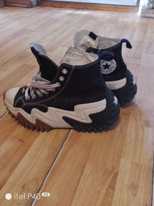 Продам спортивную обувь.