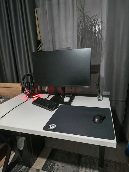 Монитор Samsung LF27T450F