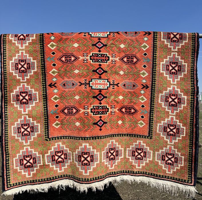 Продам два ковра размер: 230х150, 260х190