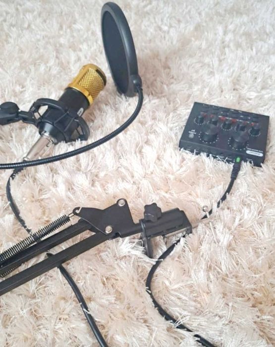Vand microfon +interfata podcast