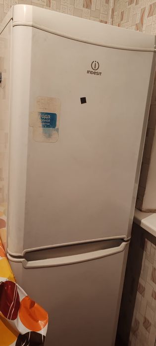 Продам холодильник Indesit