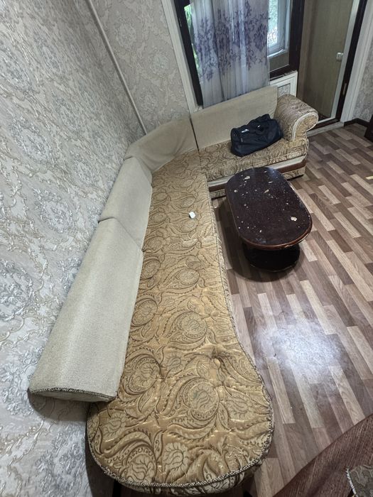 Уголок эски бубк ипа бли метро йонида холати яхши