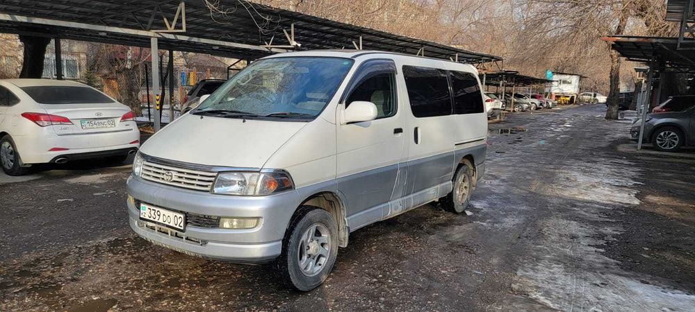 Toyota HiAce Regius 1997 г