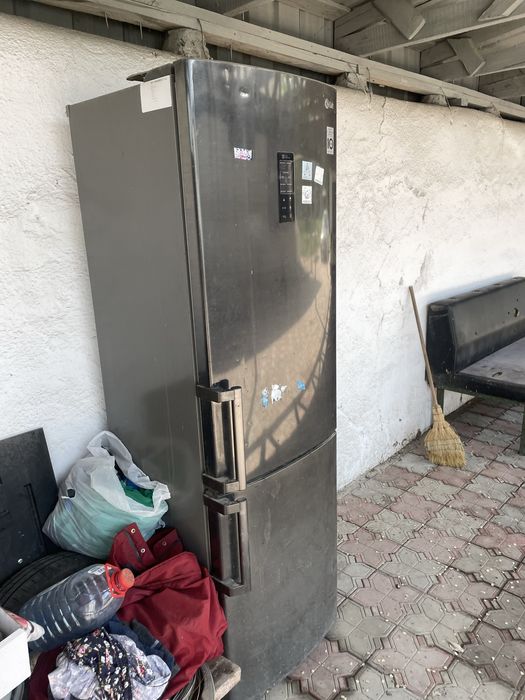 Холодильник.  LG