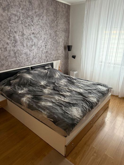 Inchiriez casa la curte