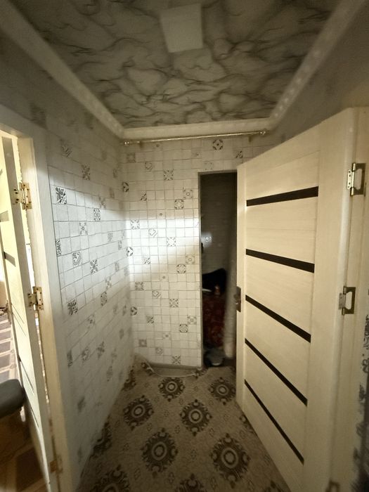 Kogon shaxar 2 mkr da dom sotiladi 2 xonalik tayyor.