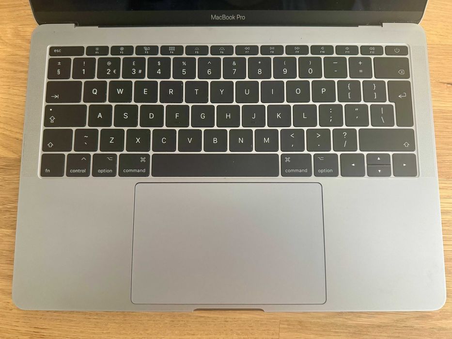 MacBook Pro '13 /2.5GHz/16GB/i7 с чисто нова батерия