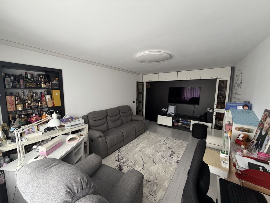 Vand apartament 2 camere + Garaj