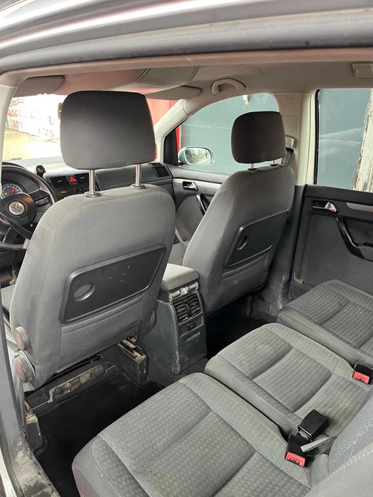 Vând wv touran 2000 TDI !