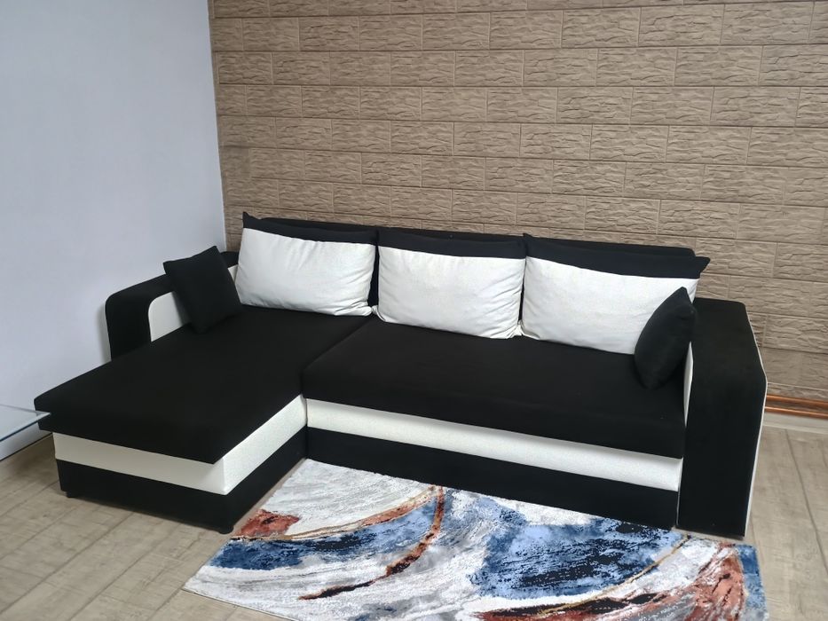 Vând  pat extensibil alb- negru