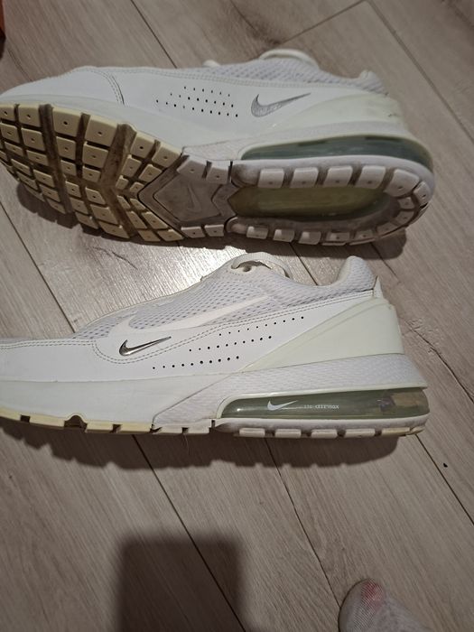 Продолавам бели маратонки Nike Air zoom hyperace 3