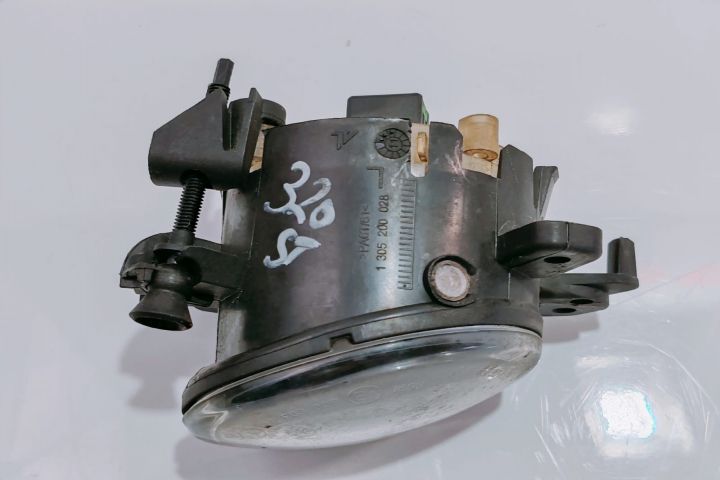 Far ceata / proiector stanga A2518200756 Mercedes-Benz C-Class W204/S