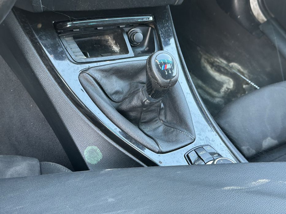 Vand trimuri interior bmw e90 e91 negru lucios