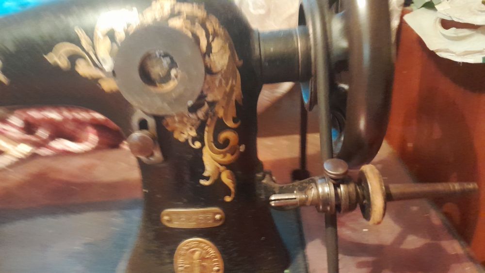 Продам швейную Машинку SINGER