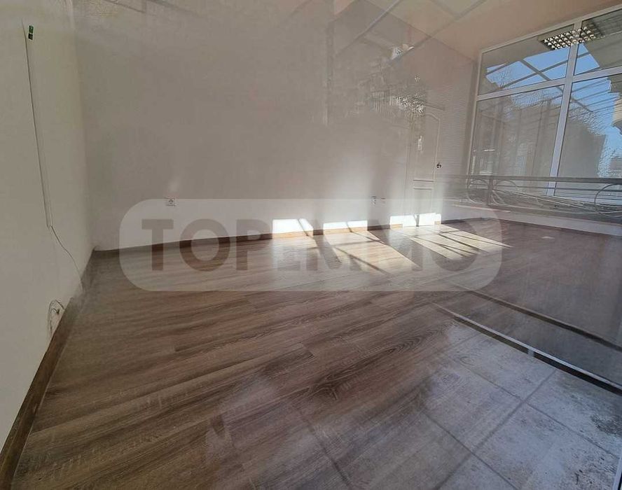 Дава се под наем Магазин в Варна, Център - 40 кв.м за 408 € - Снимка #1