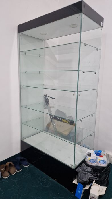 Витрина стеклянная