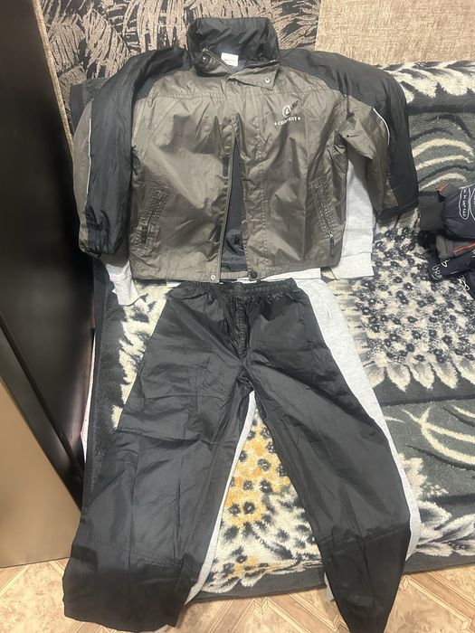 Продам куртки осень весна