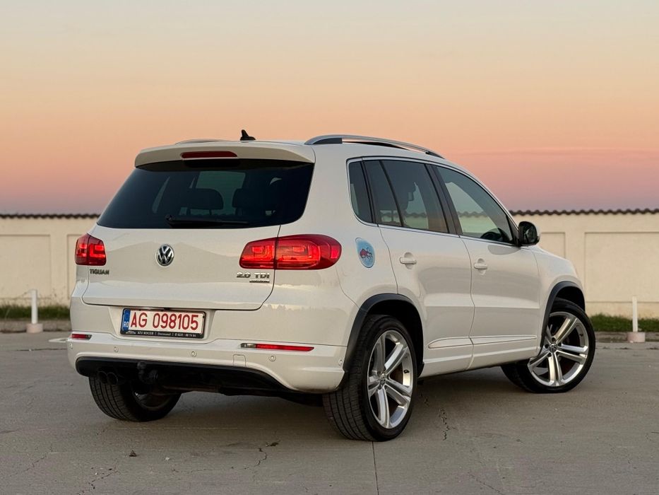 Volkswagen Tiguan R-Line / Dsg / Panoramic / Lane Assist / Webasto