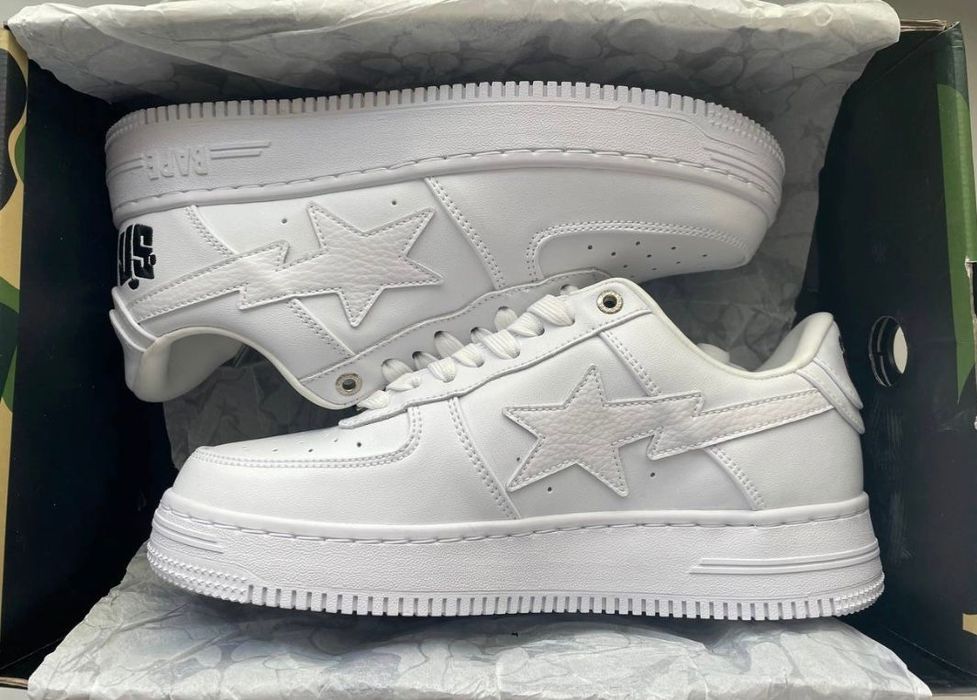 Фирменные кроссовки