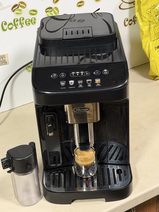 Кафемашина кафе автомат delonghi magnifica evo с гаранция